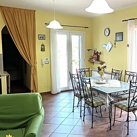 Melany Casa *